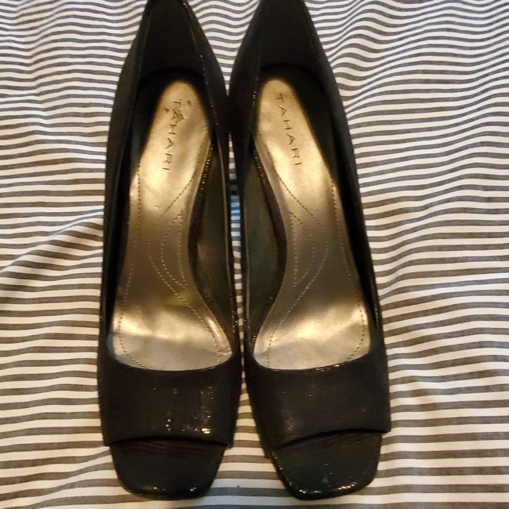 Peep toe shoes